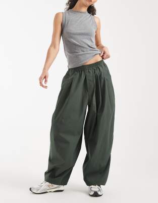 COLLUSION - Hose mit XL-Ballonbein in Khaki-Grün