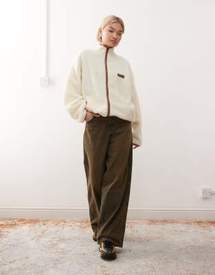 COLLUSION - Jacke aus Fleece in Cremeweiß mit durchgehendem Reißverschluss-Brown