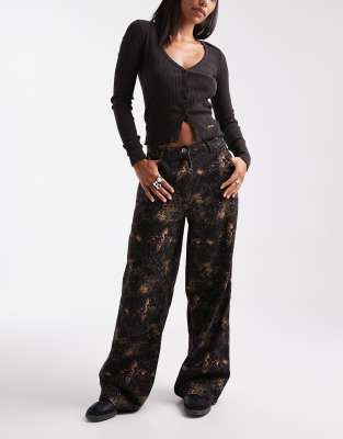 Jean coupe antifit à motif camouflage fleuri-Multicolore W26