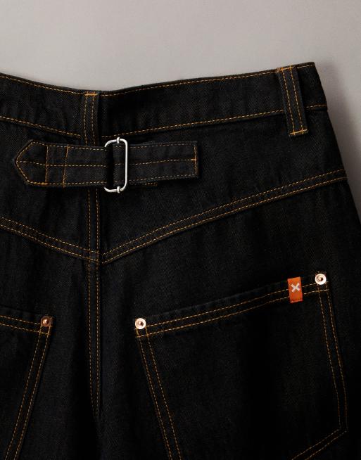 COLLUSION – Jeans in Dunkelblau mit Umschlagsaum in kontrastierendem Orange und mittelhohem Bund, 7 von 7