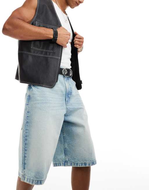 COLLUSION – Jeansshorts i skater-stil med ljus tvätt och råskuren fåll