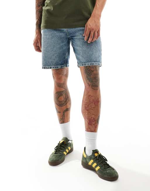 COLLUSION – Jeansshorts in mittlerer Waschung mit Design in abgeschnittener Optik