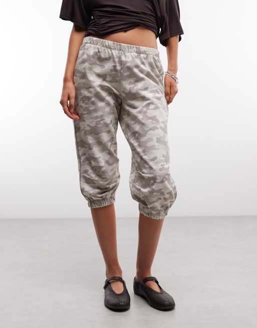 COLLUSION jogger capri à revers imprimé camouflage, 2 de 5
