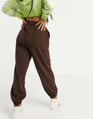 ensemble jogging marron