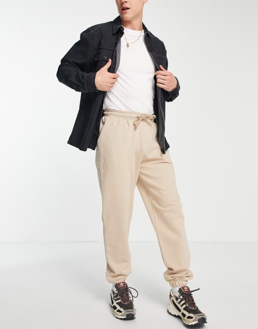 Tan joggers hot sale mens outfit