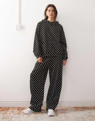 COLLUSION - Jogginghose mit weitem Bein in Schwarz mit weißen Polka Dots-Bunt