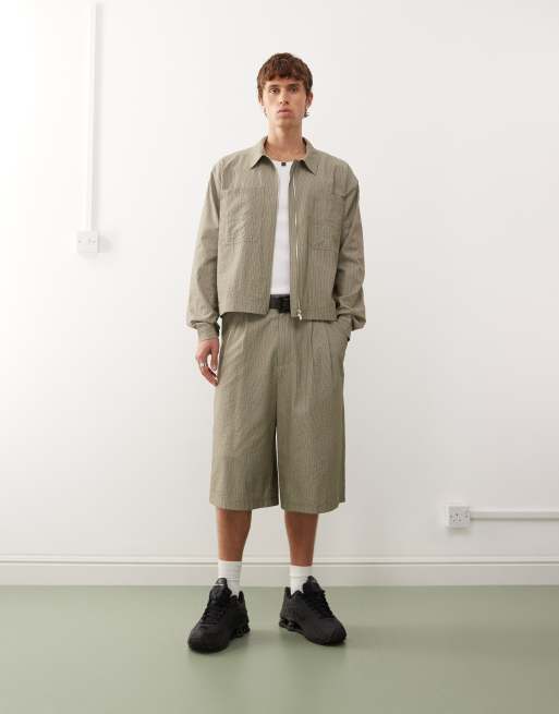 COLLUSION - Jorts sartoriali stile skater kaki a taglio lungo