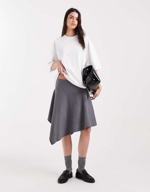 COLLUSION - Jupe mi-longue asymétrique style années 90 à fines rayures - Gris