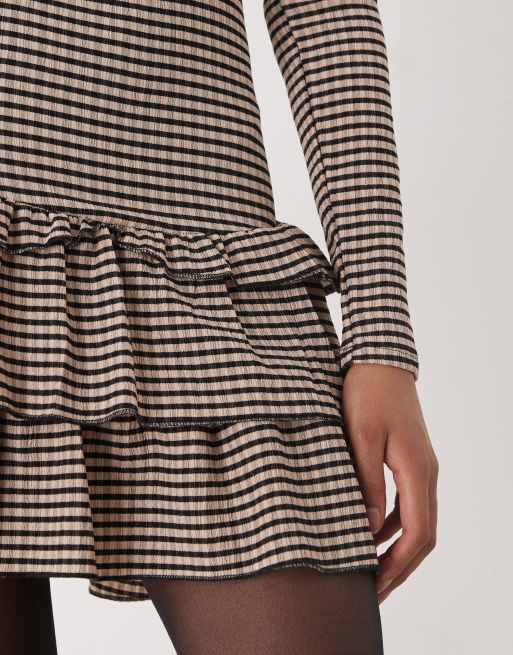 COLLUSION - Jurk met vierkante hals, lange mouwen en gingham ruit en textuur in bruin, 4 van 4