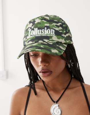 COLLUSION - Kappe mit mehrfarbigem Military-Muster und Stickerei-Bunt