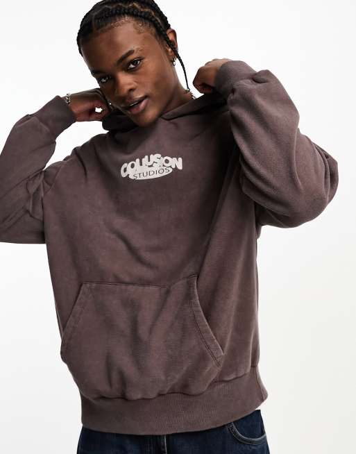 COLLUSION – Kapuzenpullover in verwaschenem Braun mit Logo
