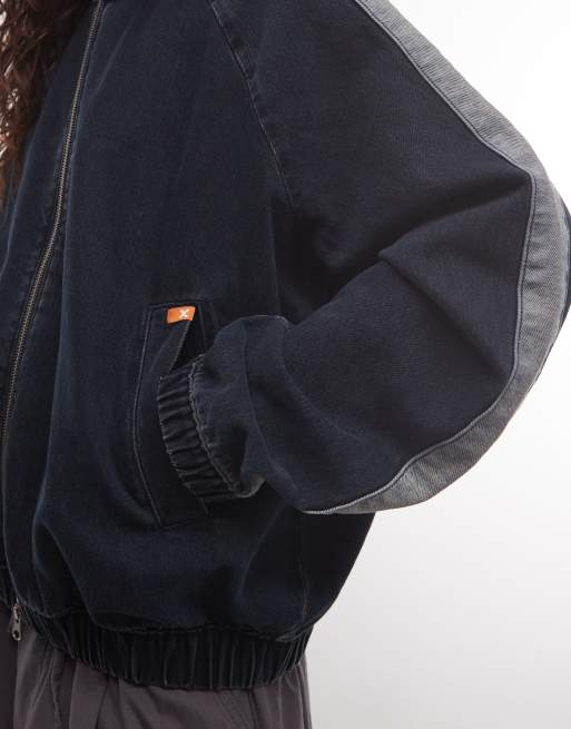 COLLUSION kastige Jeansjacke mit sportlichen Details in dunkler Used-Waschung, Kombiteil, 3 von 4