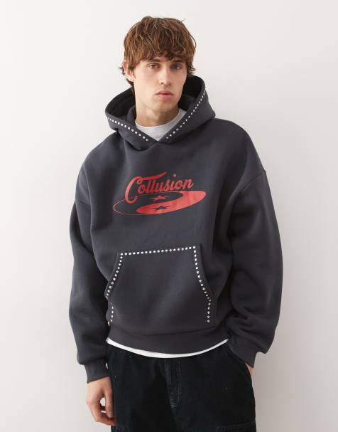 COLLUSION – Kastiger Kapuzenpullover in Schwarz mit rotem Print und Nieten - view 1