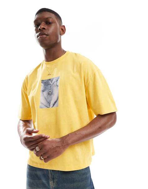COLLUSION – Kastiges T-Shirt in Gelb mit Skater-Schnitt und Fotoprint - view 1