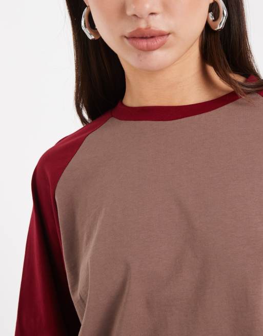 COLLUSION – Kastiges T-Shirt in Schokobraun und Burgunderrot mit langen Raglanärmeln, 2 von 4