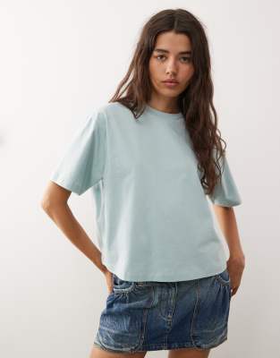 COLLUSION - Kastiges T-Shirt in weichem Blau