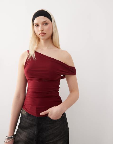 COLLUSION - Kirsebærrød offshoulder-top med rynker - view 1