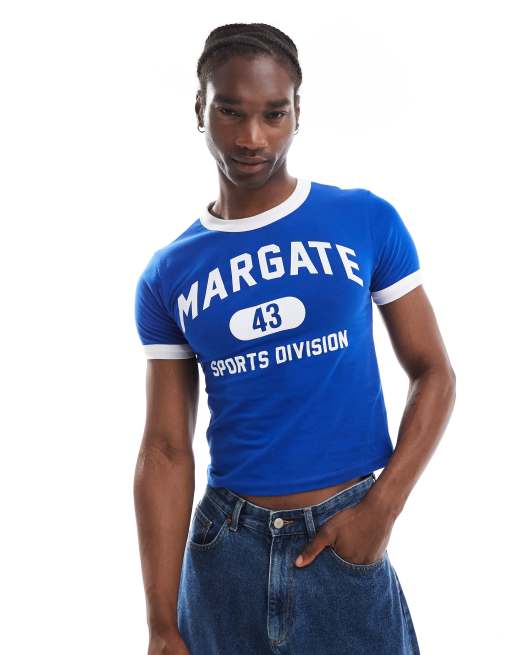 COLLUSION – Knapp geschnittenes Ringer-T-Shirt mit „Margate“-Print