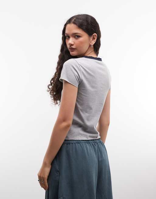 COLLUSION – Knapp geschnittenes T-Shirt in meliertem Grau mit geschlitztem Ausschnitt, 4 von 4