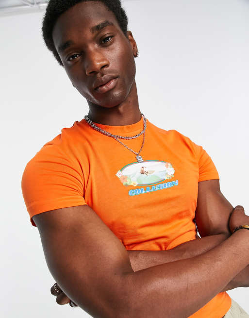COLLUSION – Knapp geschnittenes T-Shirt in Orange mit Surfer-Print