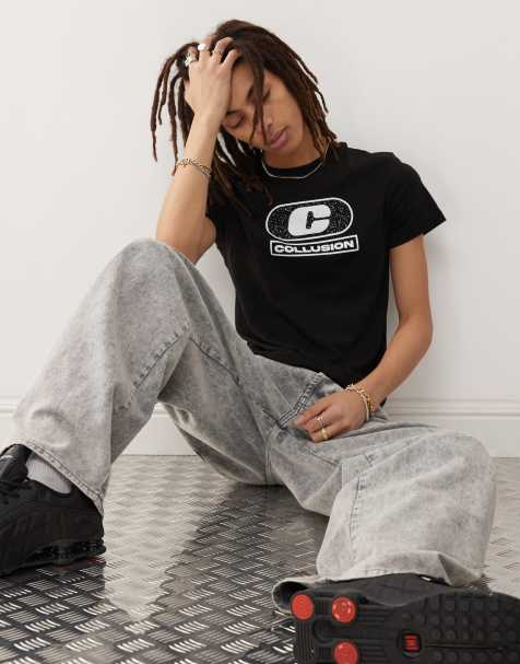 COLLUSION – Knapp geschnittenes T-Shirt in Schwarz mit zentriertem Logo - view 1