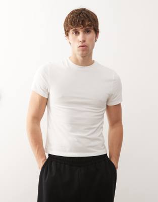 Knapp geschnittenes T-Shirt in Weiß Weiß 2XL