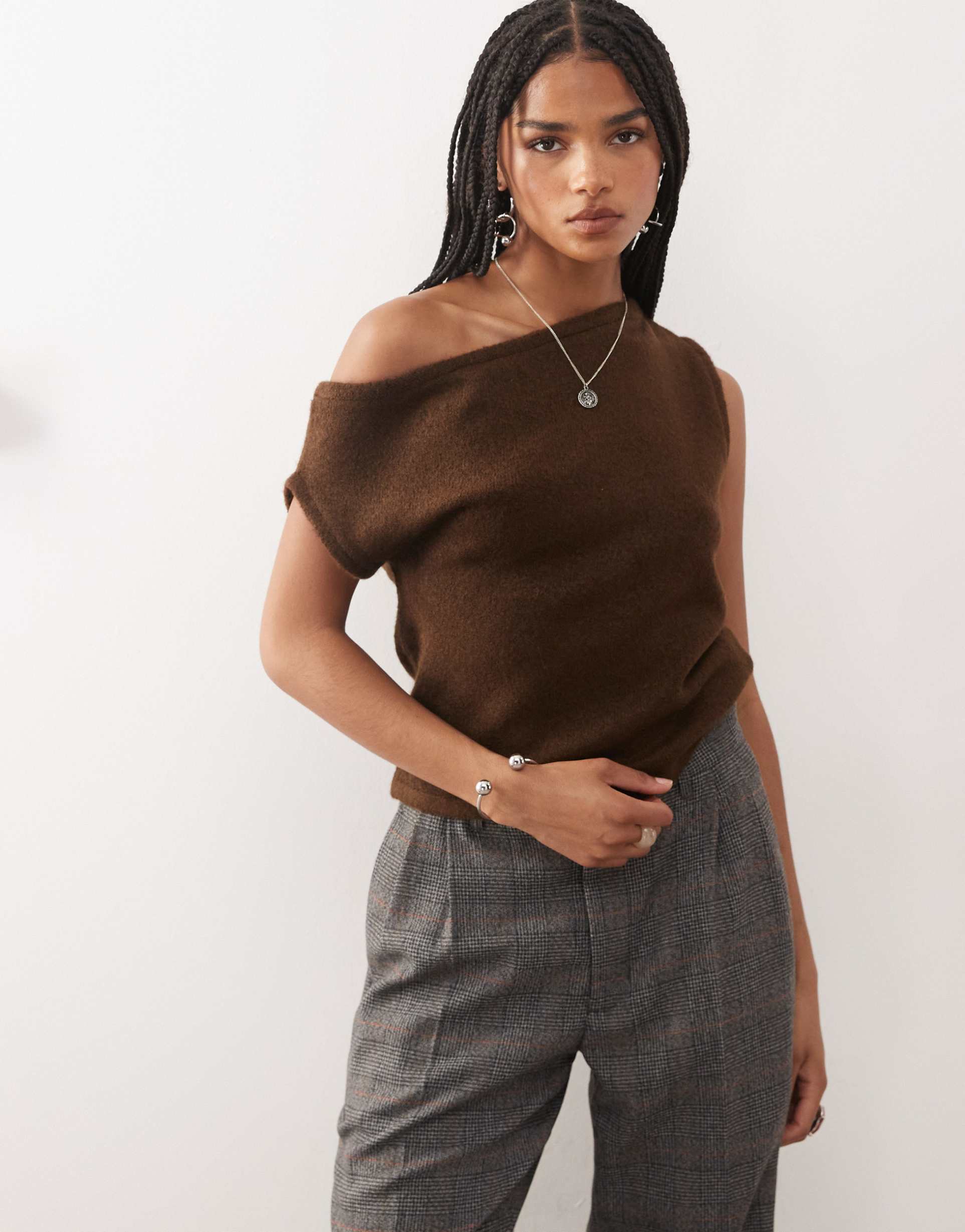 collusion knit off-the-shoulder top in chocolate