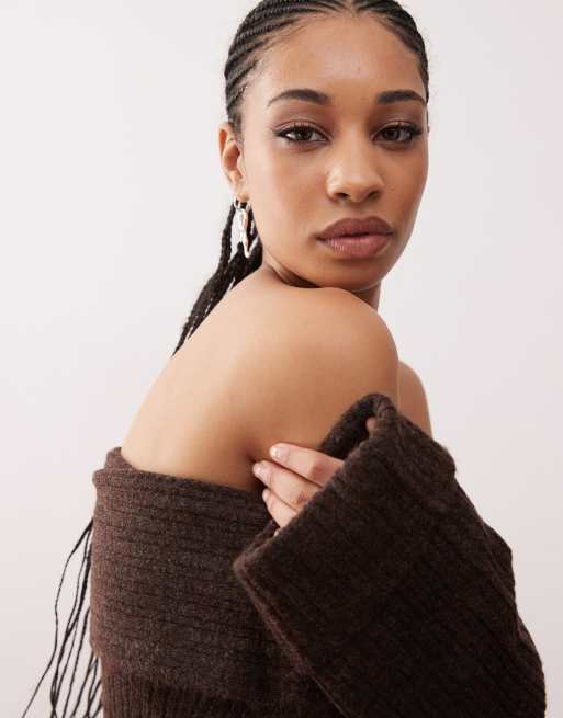 【unsually】Check Off-shoulder/ brown COLLUSION knitted off shoulder jumper in brown (part of a set) | ASOS