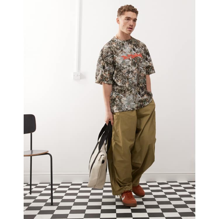 COLLUSION – Kolorowy T-shirt oversize ze wzorem moro | ASOS
