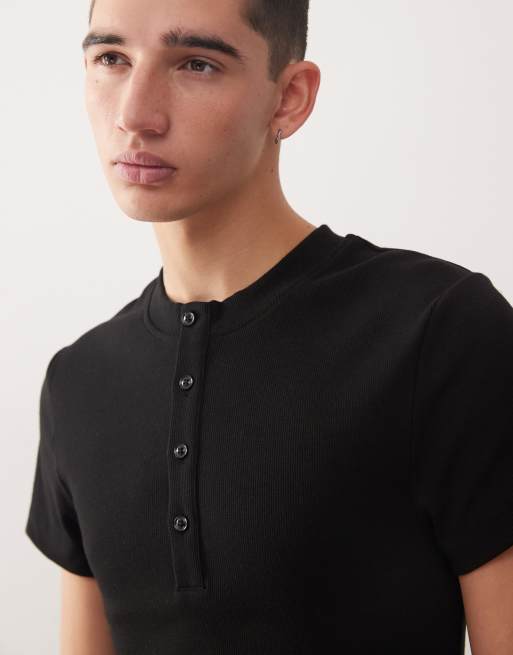 COLLUSION – Körperbetontes, geripptes Henley-T-Shirt in Schwarz, 5 von 5