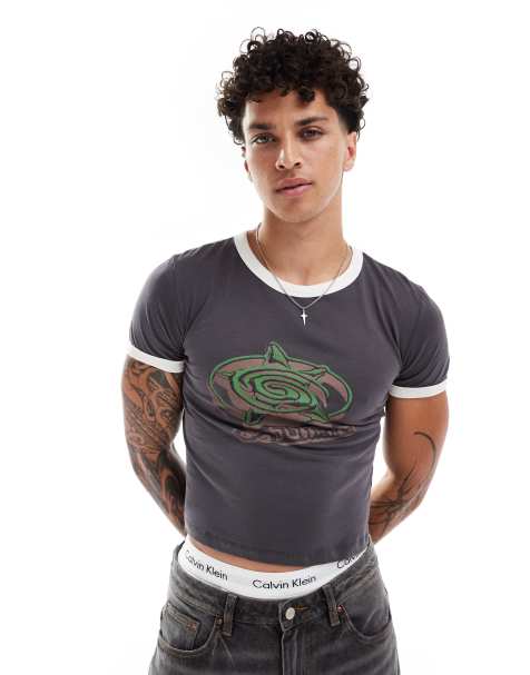COLLUSION - Krympet ringer-t-shirt med talisman-grafik i grå - view 1