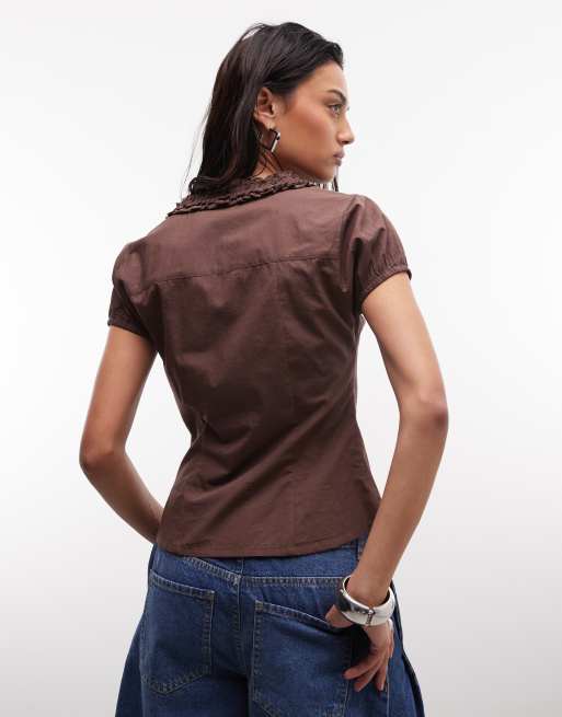 COLLUSION – Kurzärmlige Bluse in Braun mit Rüschendetail, 2 von 4