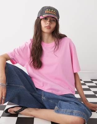 COLLUSION - Kurzärmliges Boxy-Fit-T-Shirt in sanftem Rosa
