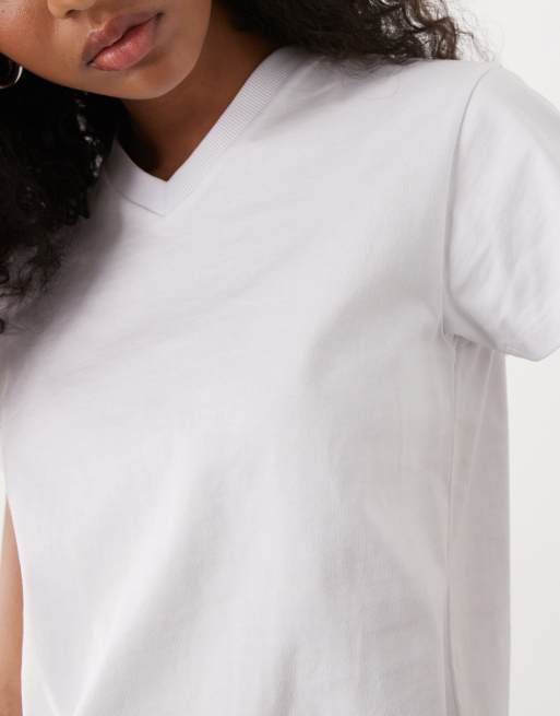 COLLUSION – Kurzärmliges T-Shirt mit V-Ausschnitt in Weiß, 4 von 4