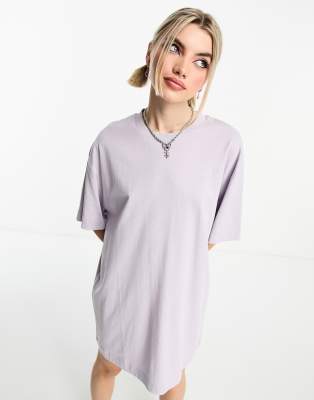 COLLUSION - Kurzes T-Shirt-Kleid in Flieder-Blau