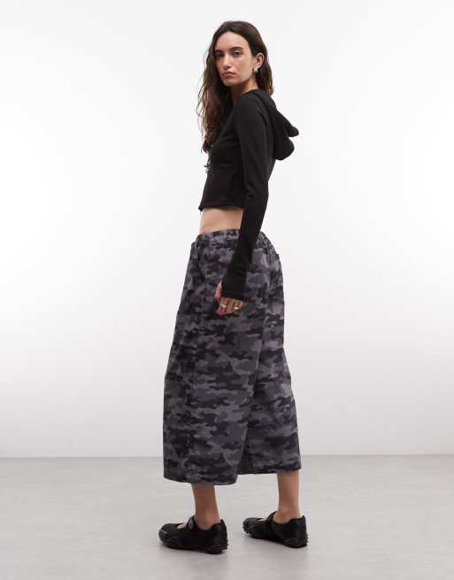 COLLUSION lage taille 3/4 baggy culotte in donker camo, 2 van 5