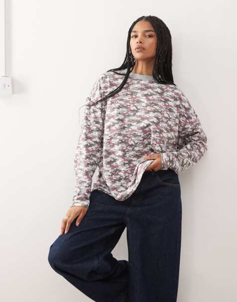 COLLUSION – Langärmliges T-Shirt mit rotem Military-Muster - view 1