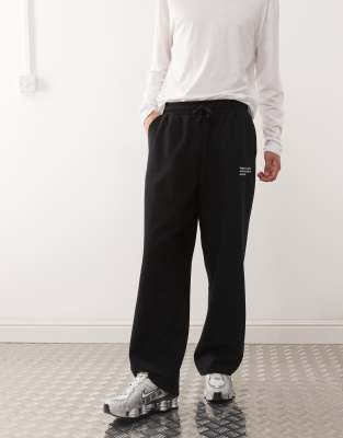 Locker geschnittene Jogginghose in Schwarz mit Koordinaten-Print Schwarz 2XS