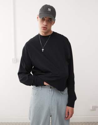 long sleeve boxy t-shirt in black