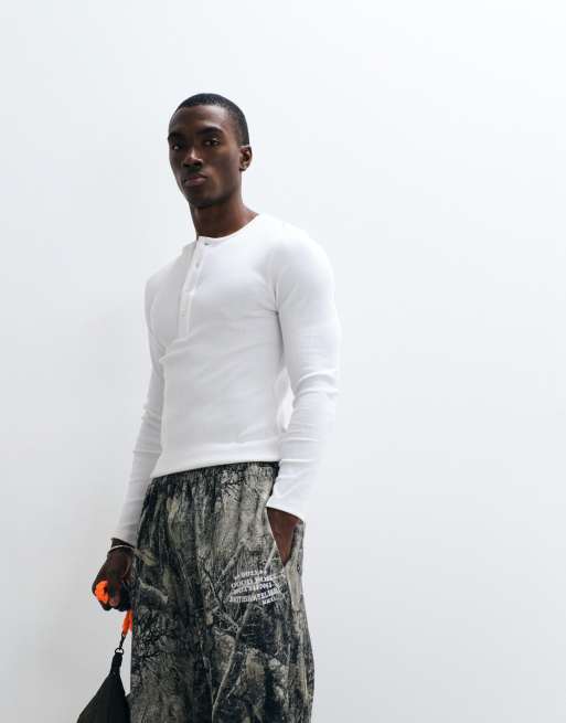 COLLUSION long sleeve fitted henley t-shirt in white, 4 of 5