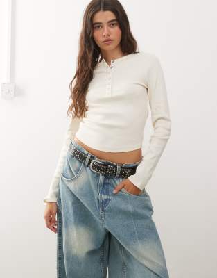 Collusion COLLUSION long sleeve rib henley top in ecru-Black