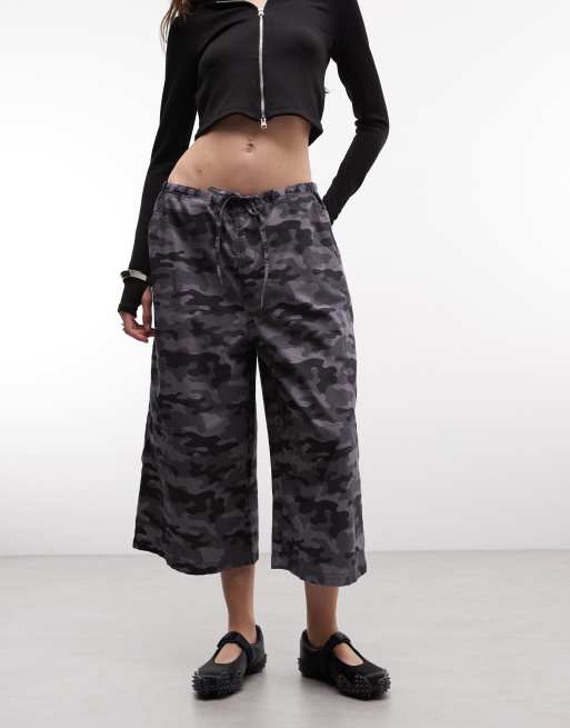 COLLUSION low rise 3/4 baggy culotte in dark camo, 4 of 5