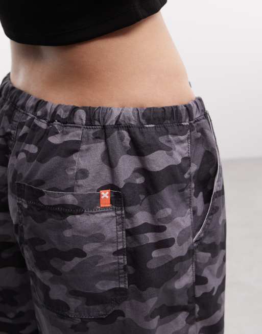 COLLUSION Low-Rise 3/4 Baggy-Culotte in dunklem Military-Muster, 5 von 5