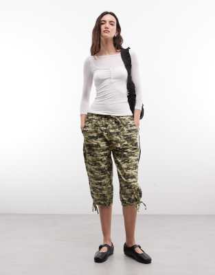 Collusion Low Rise Baggy Capri Trouser In Multi