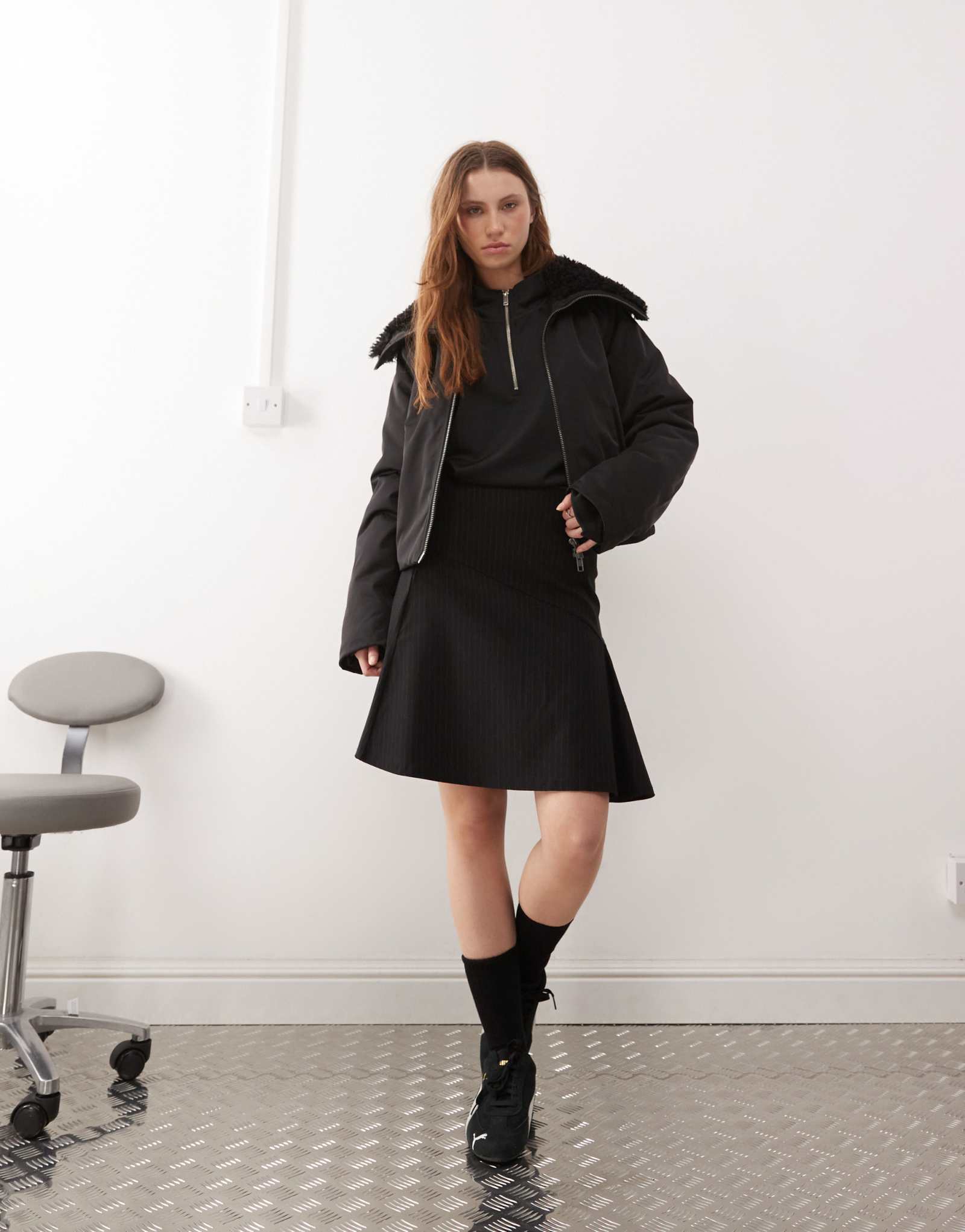 Облегающая юбка миди с низкой посадкой в тонкую полоску