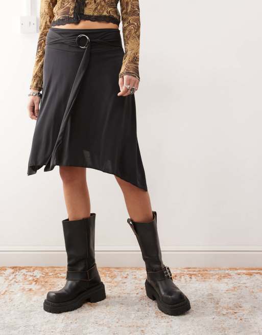 COLLUSION low rise midi skirt in soft touch black with ring