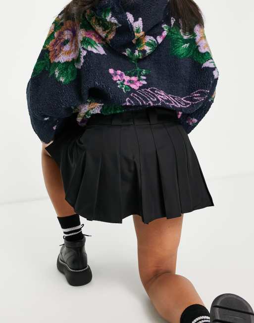 COLLUSION low rise mini kilt skirt in black, 2 of 4