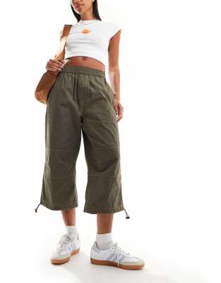 low rise pull-on cropped skate pants in khaki-Green