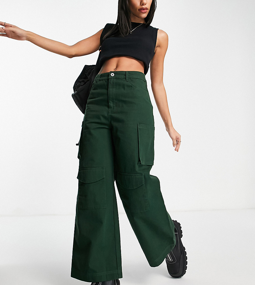 Collusion Low Rise Wide Leg Cargo Pants In Khaki-green