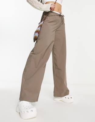 COLLUSION low rise wide leg nylon parachute pant in mocha-Grey